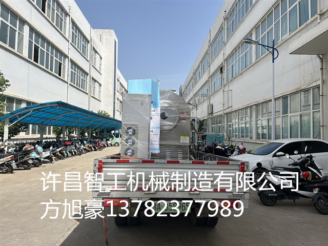 河南老乡订购的电磁炒货机装车发货